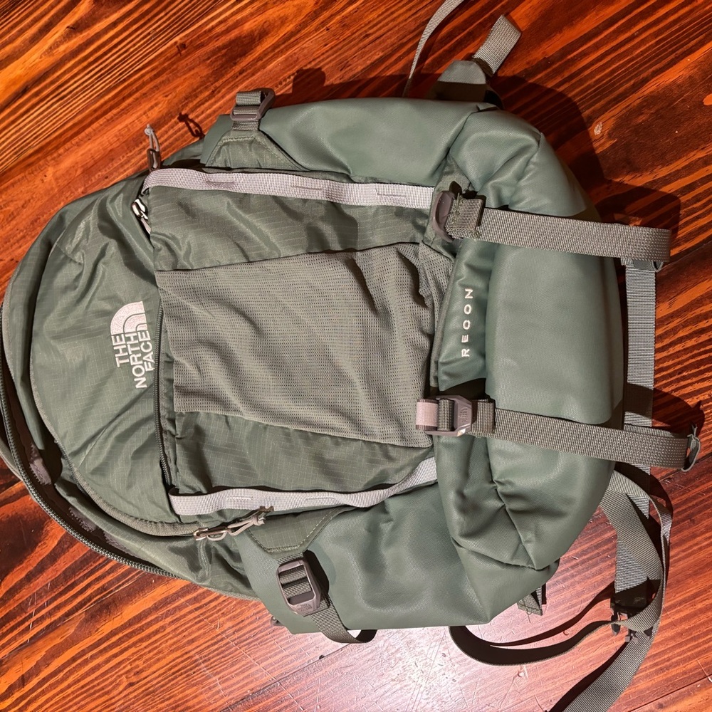 North face recon backpack